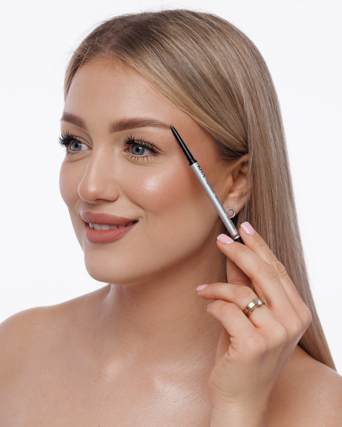 Żel do brwi HYPELOCK Soft Blonde na modelce